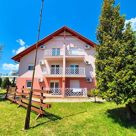 Ildiko Apartmanhaz Zamárdi Dış mekan fotoğraf